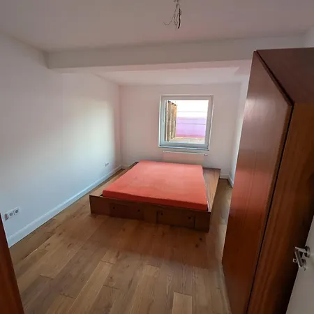 Large With Beautiful Views Appartamento