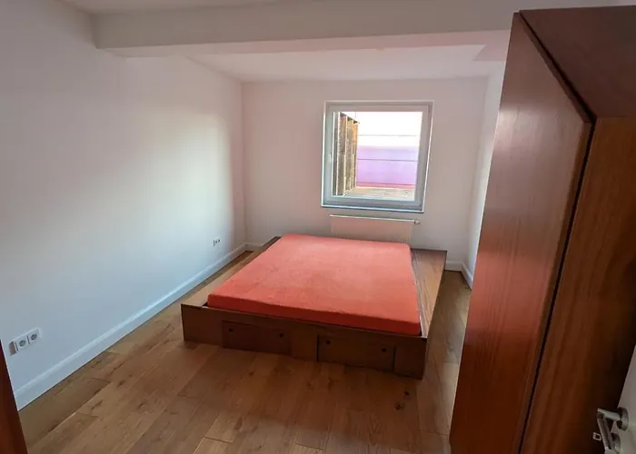 Large With Beautiful Views Appartement