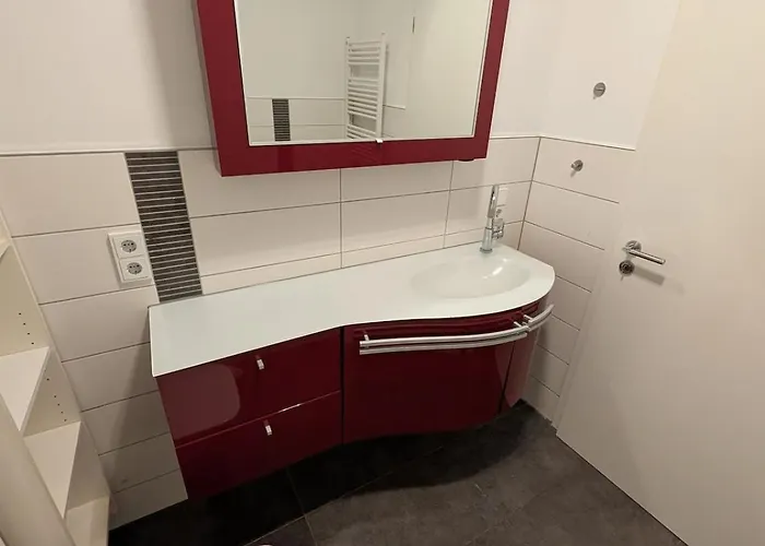 Large With Beautiful Views Apartment