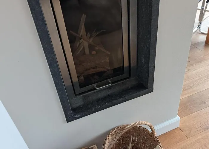 Large With Beautiful Views Apartment