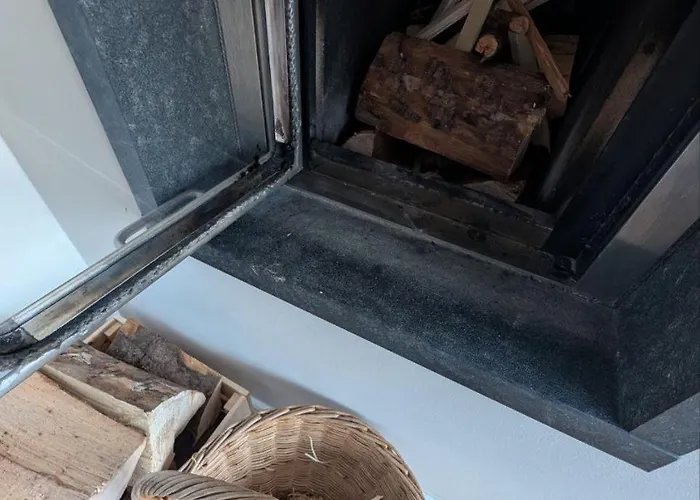 Large With Beautiful Views Apartment